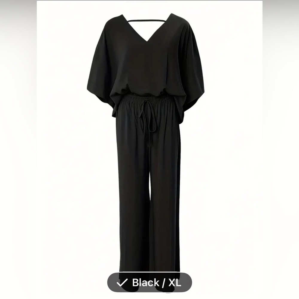 Chic Black top and pants with Tailored Silhouette